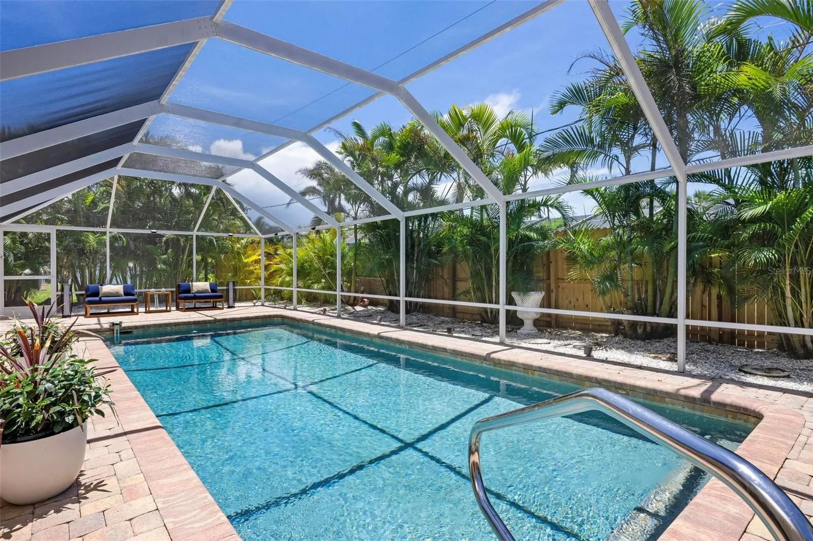 599 FLAMINGO DR