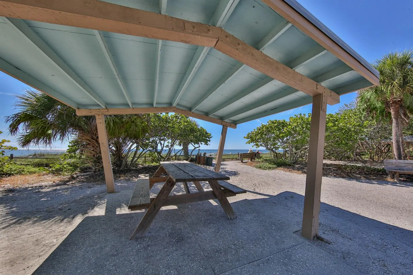 E MANASOTA BEACH RD