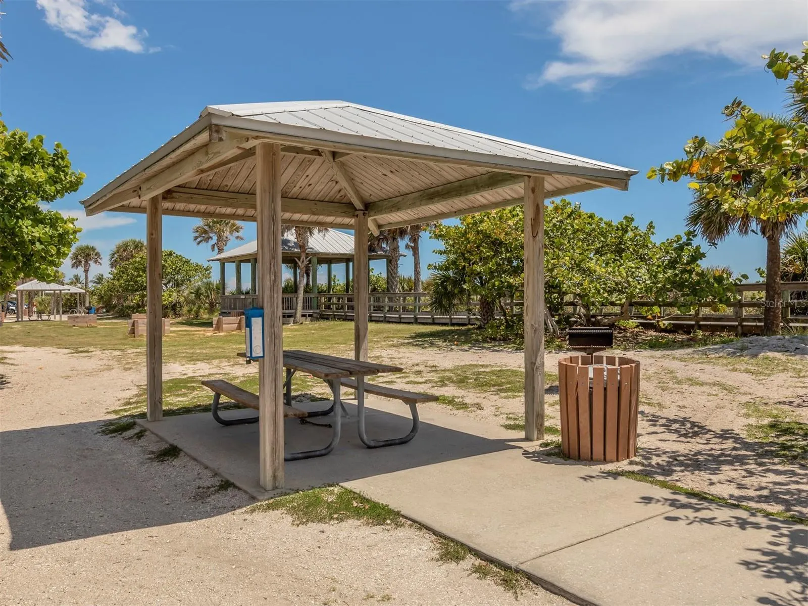 E MANASOTA BEACH RD