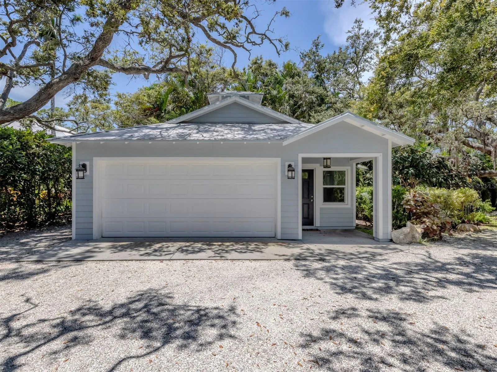 726 EAGLE POINT DR