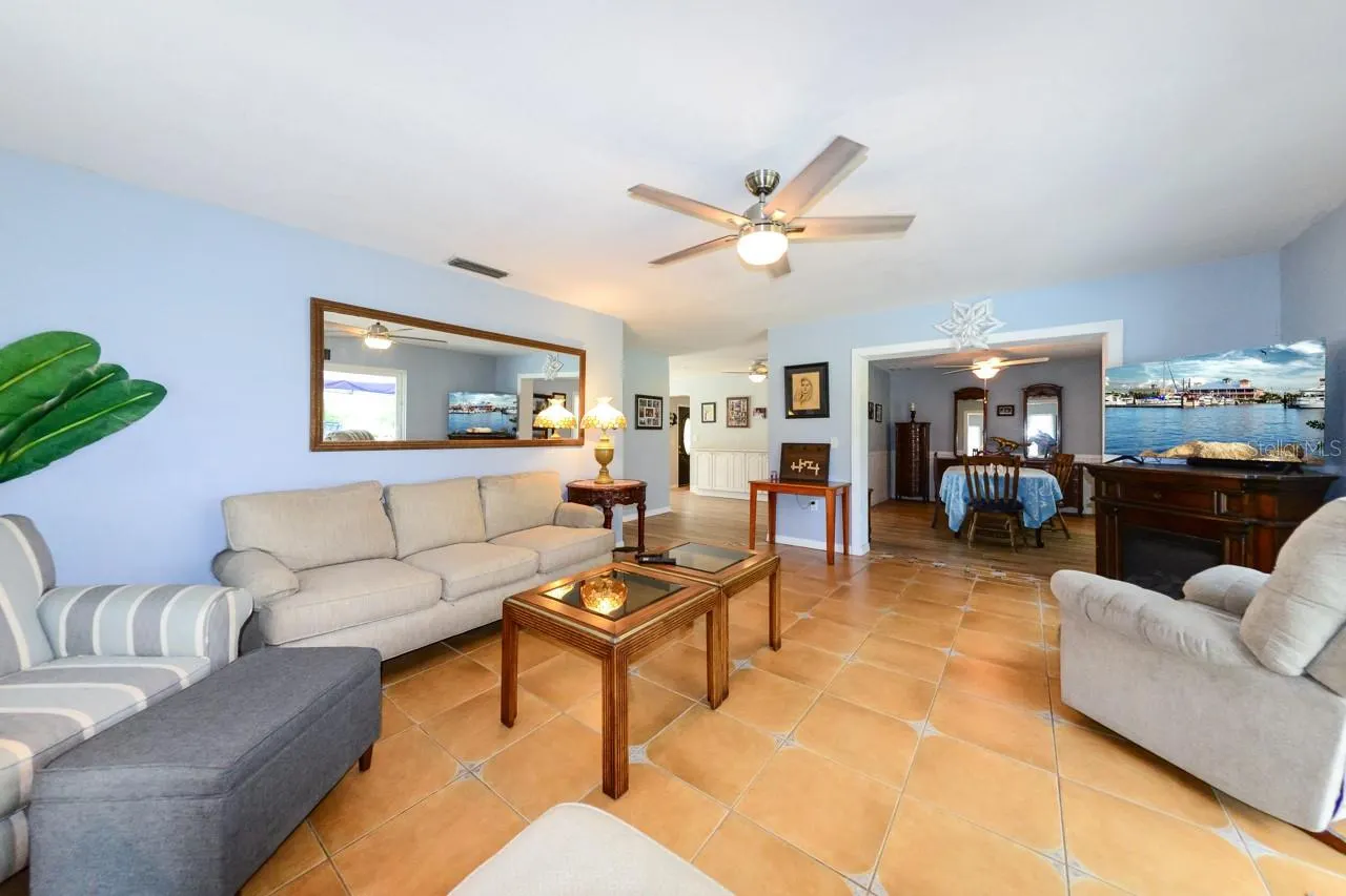 273 S HAVANA RD