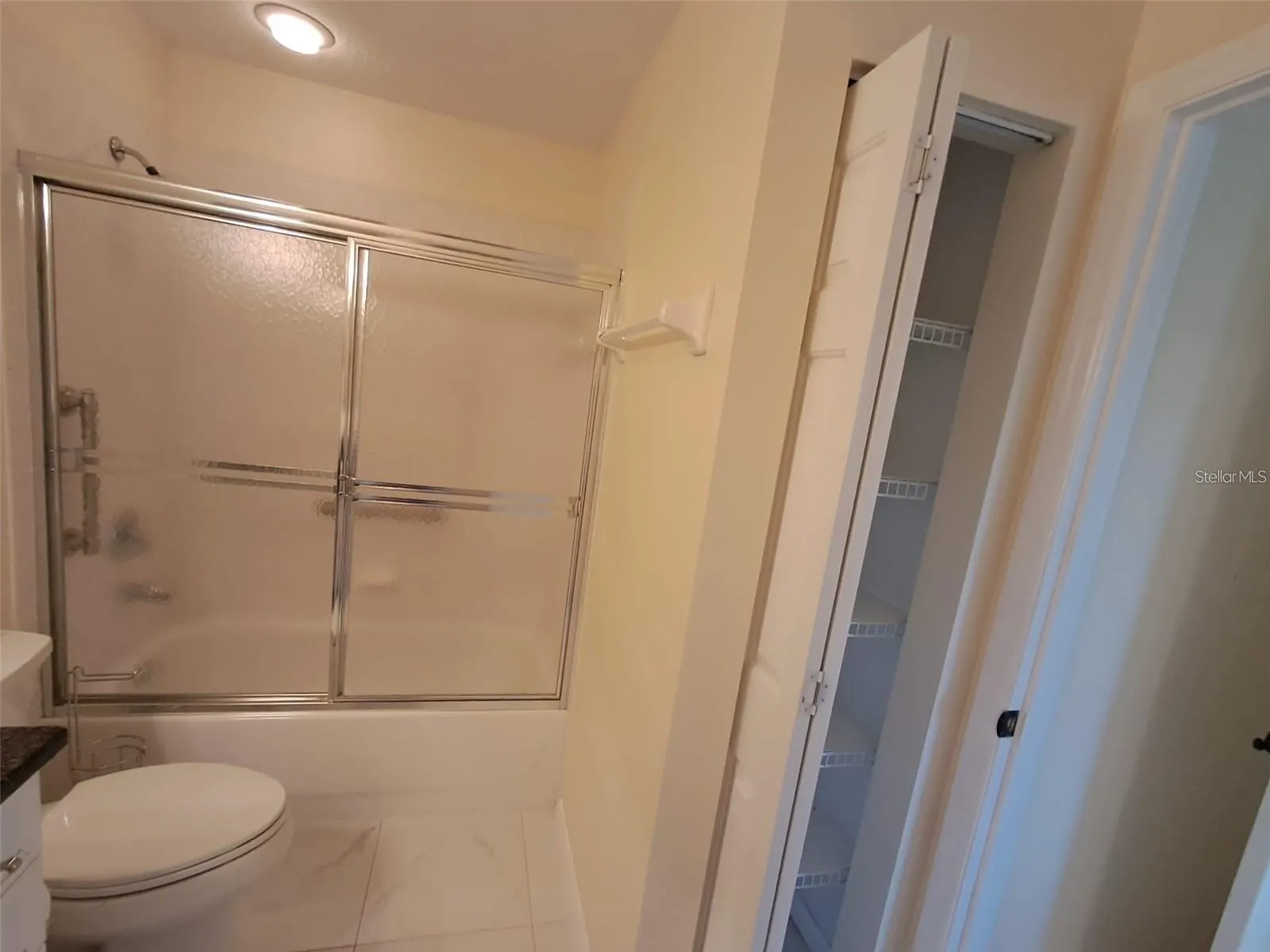 3730 CADBURY CIR #400, #400