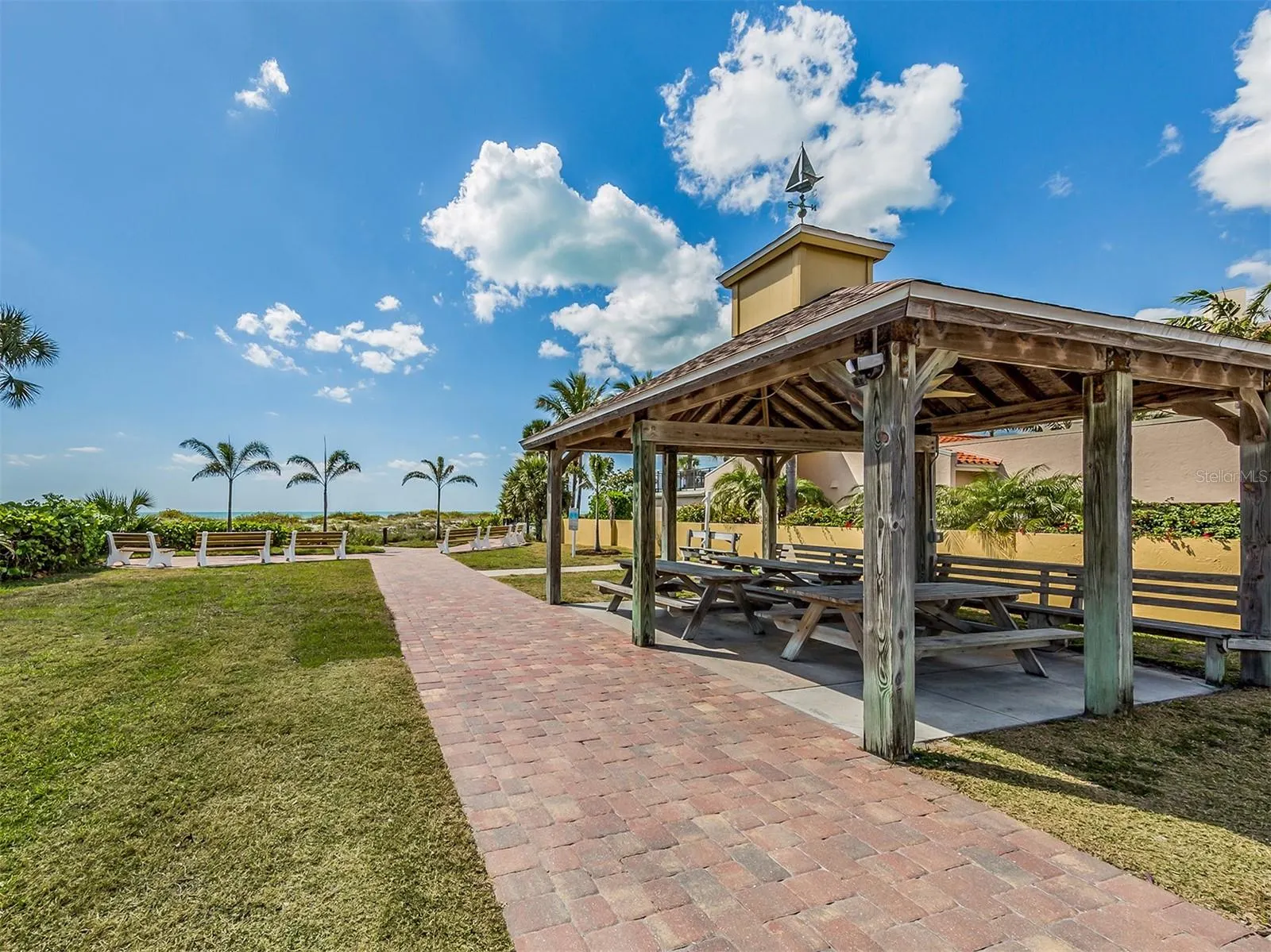 515 EVERGLADES DR