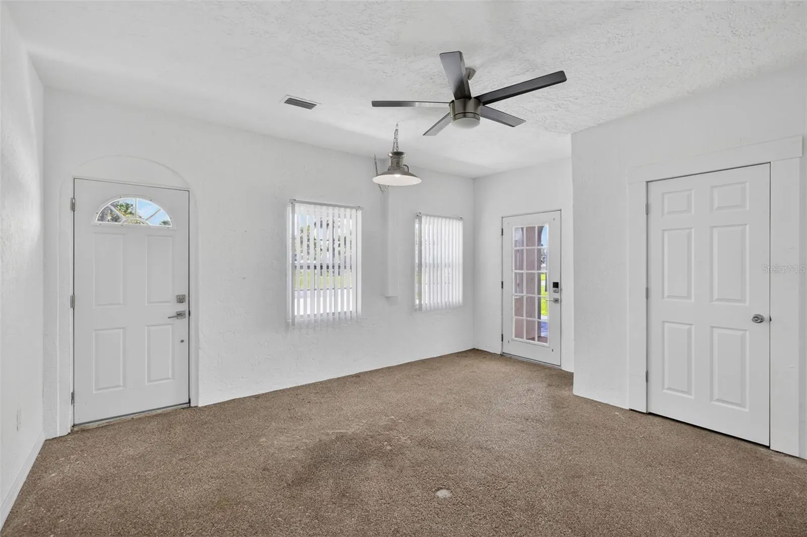 1005 ALSTON LN