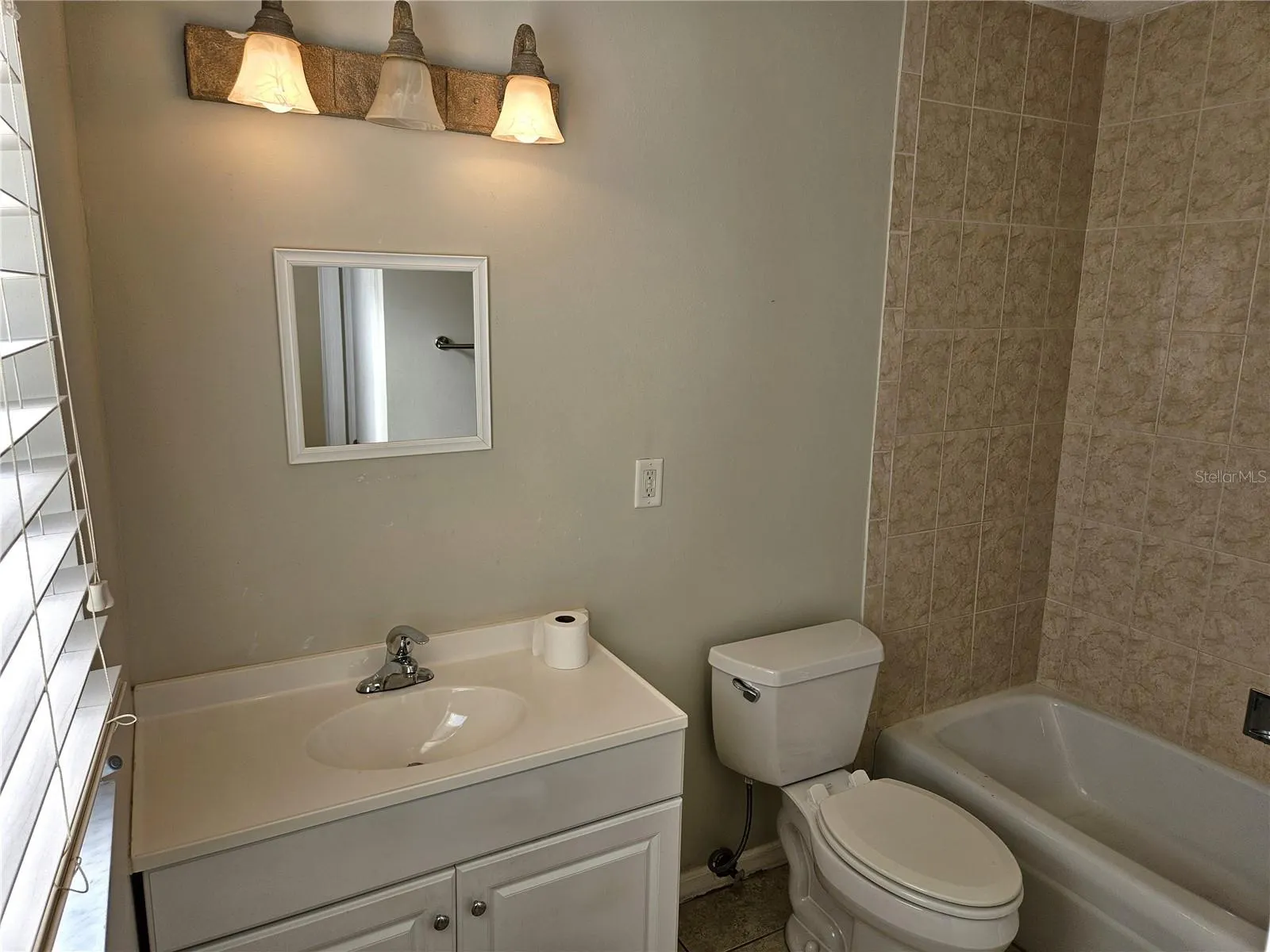 220 PARK BLVD N #202, #202