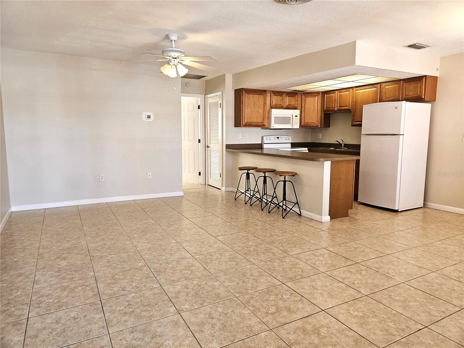220 PARK BLVD N #202, #202