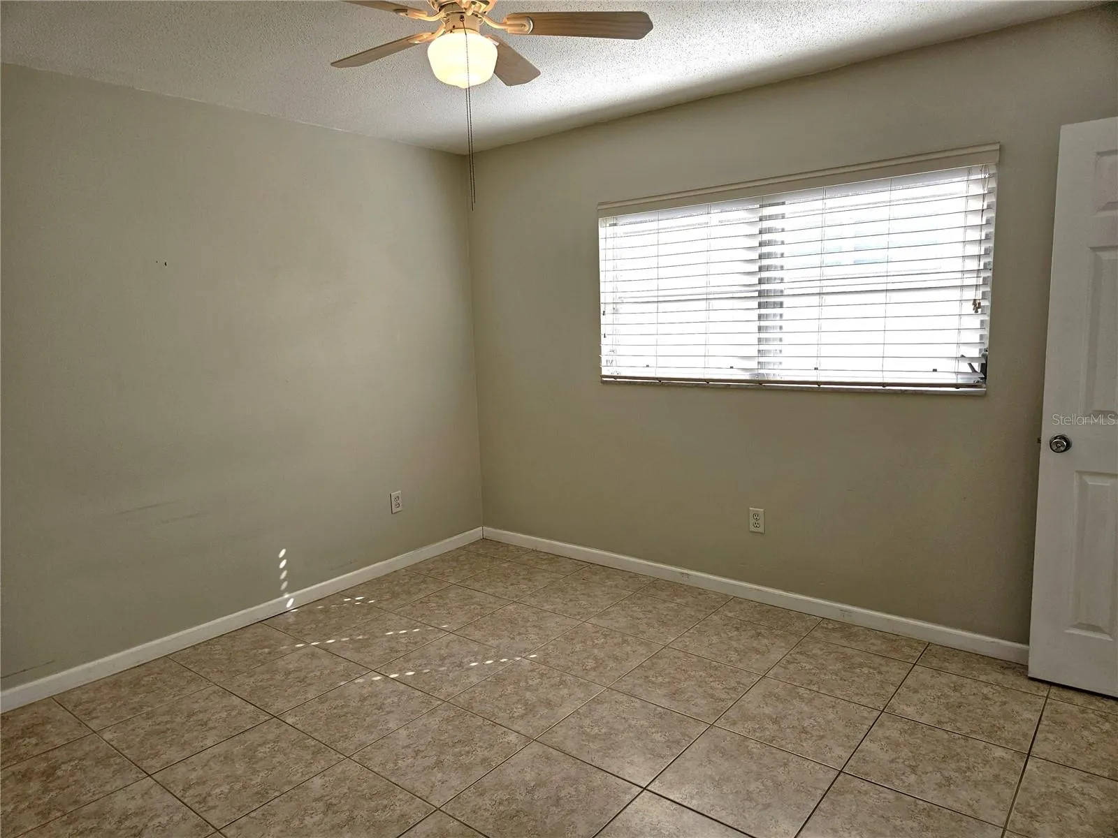 220 PARK BLVD N #202, #202