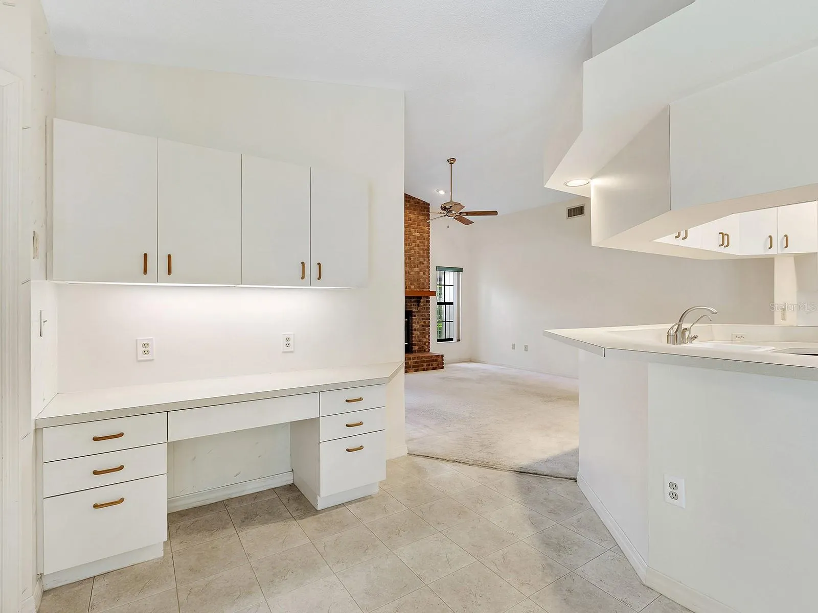 1622 OAK CIR S