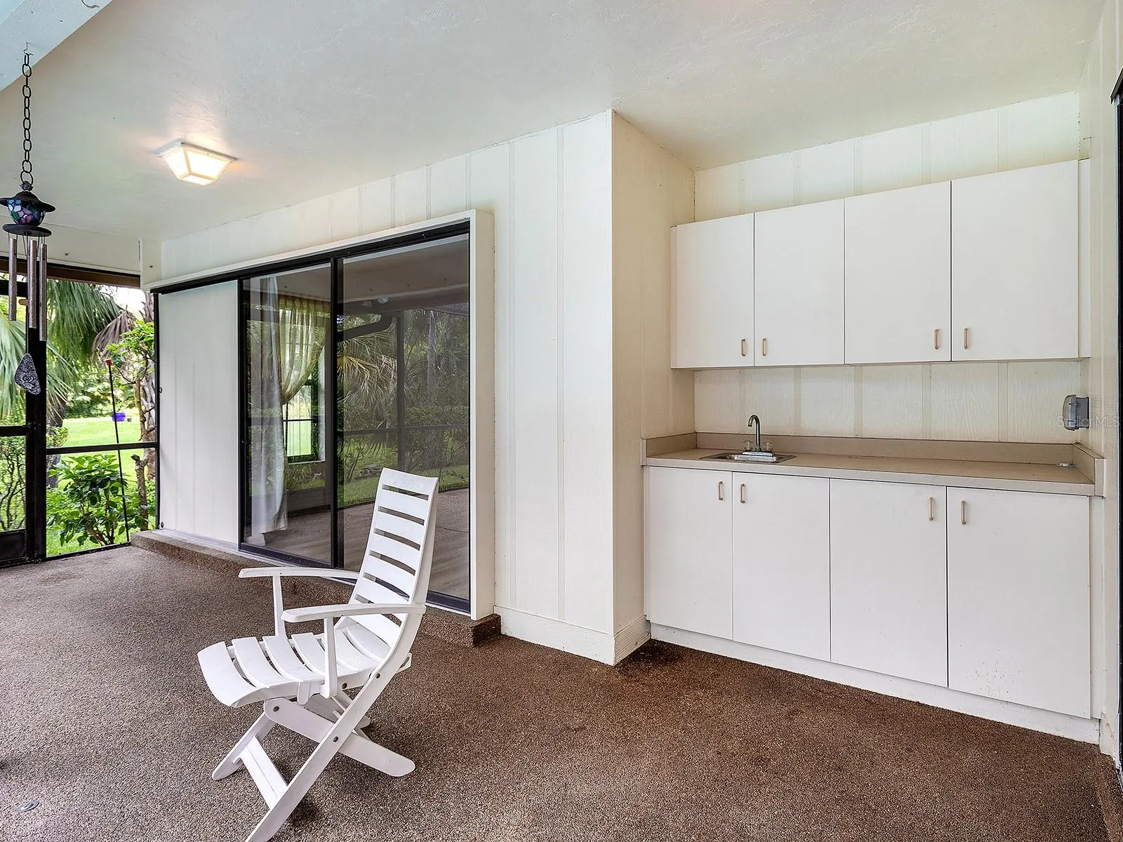 1622 OAK CIR S