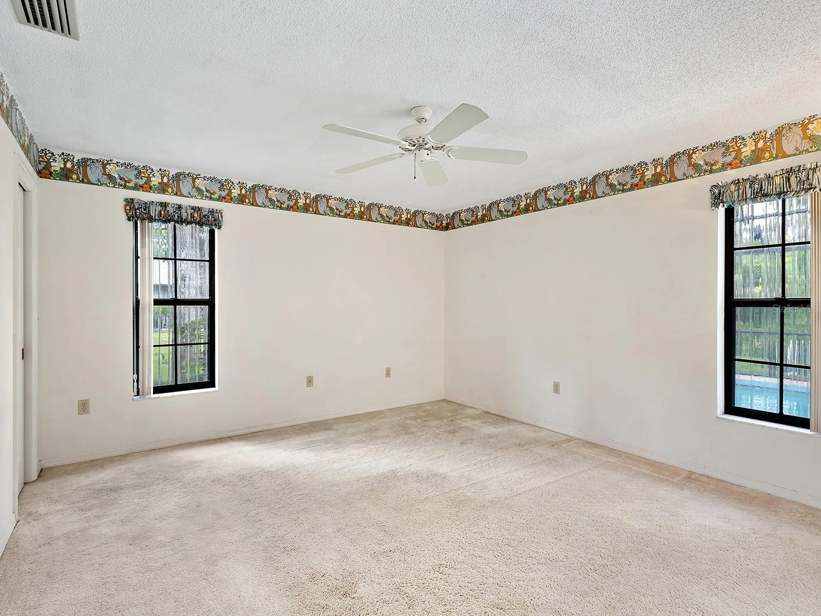 1622 OAK CIR S