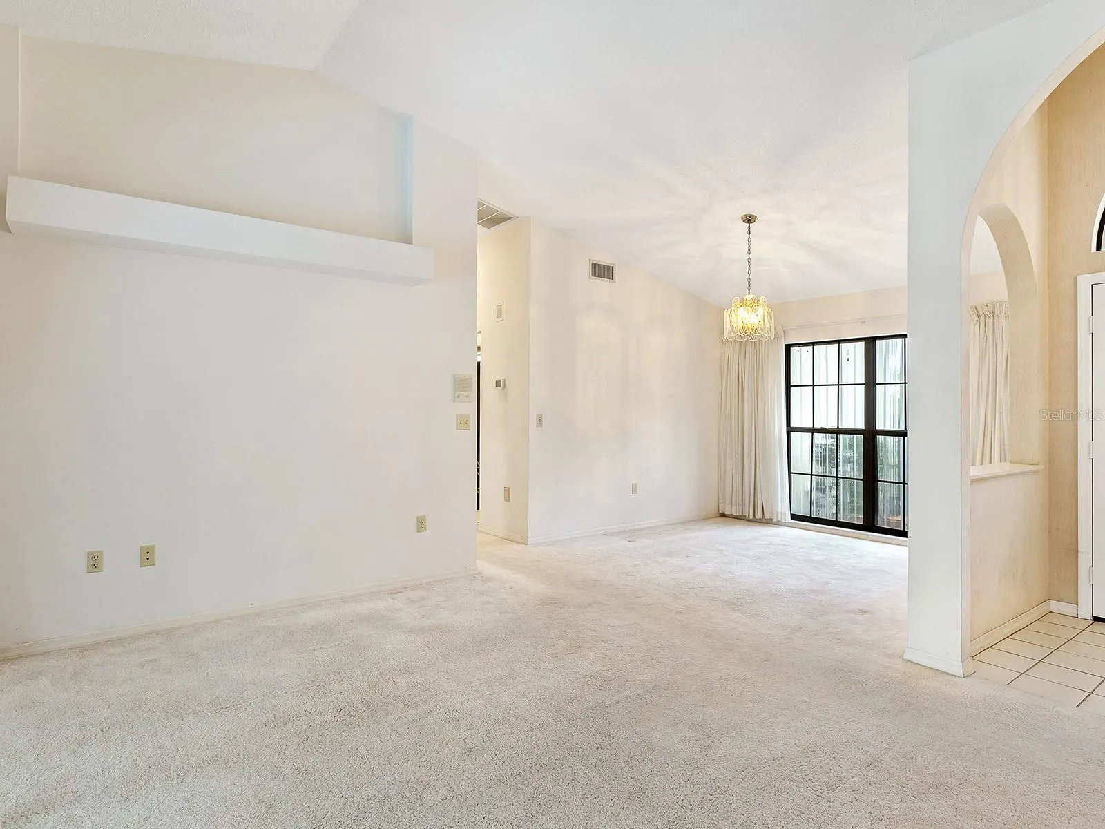 1622 OAK CIR S