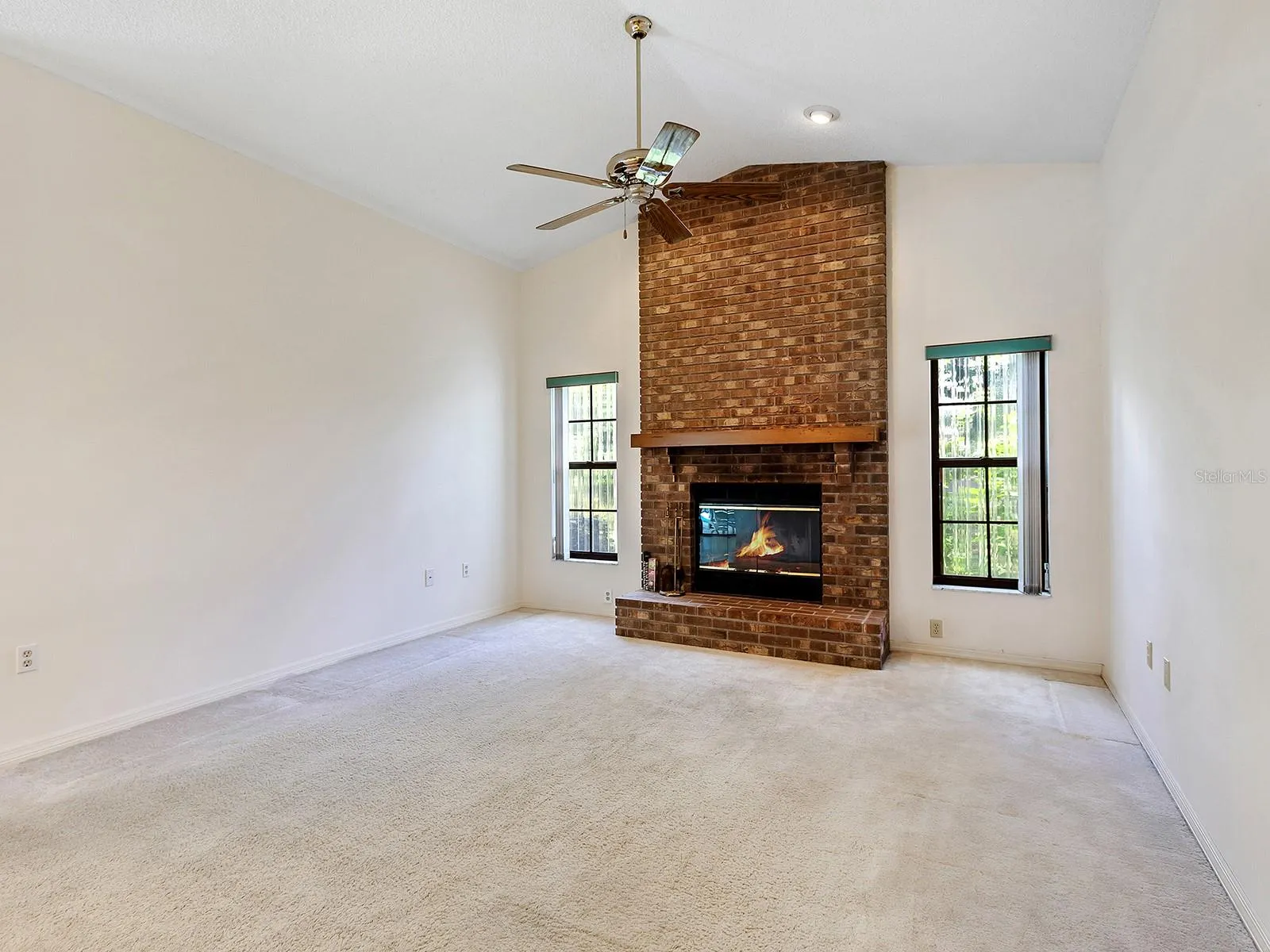 1622 OAK CIR S
