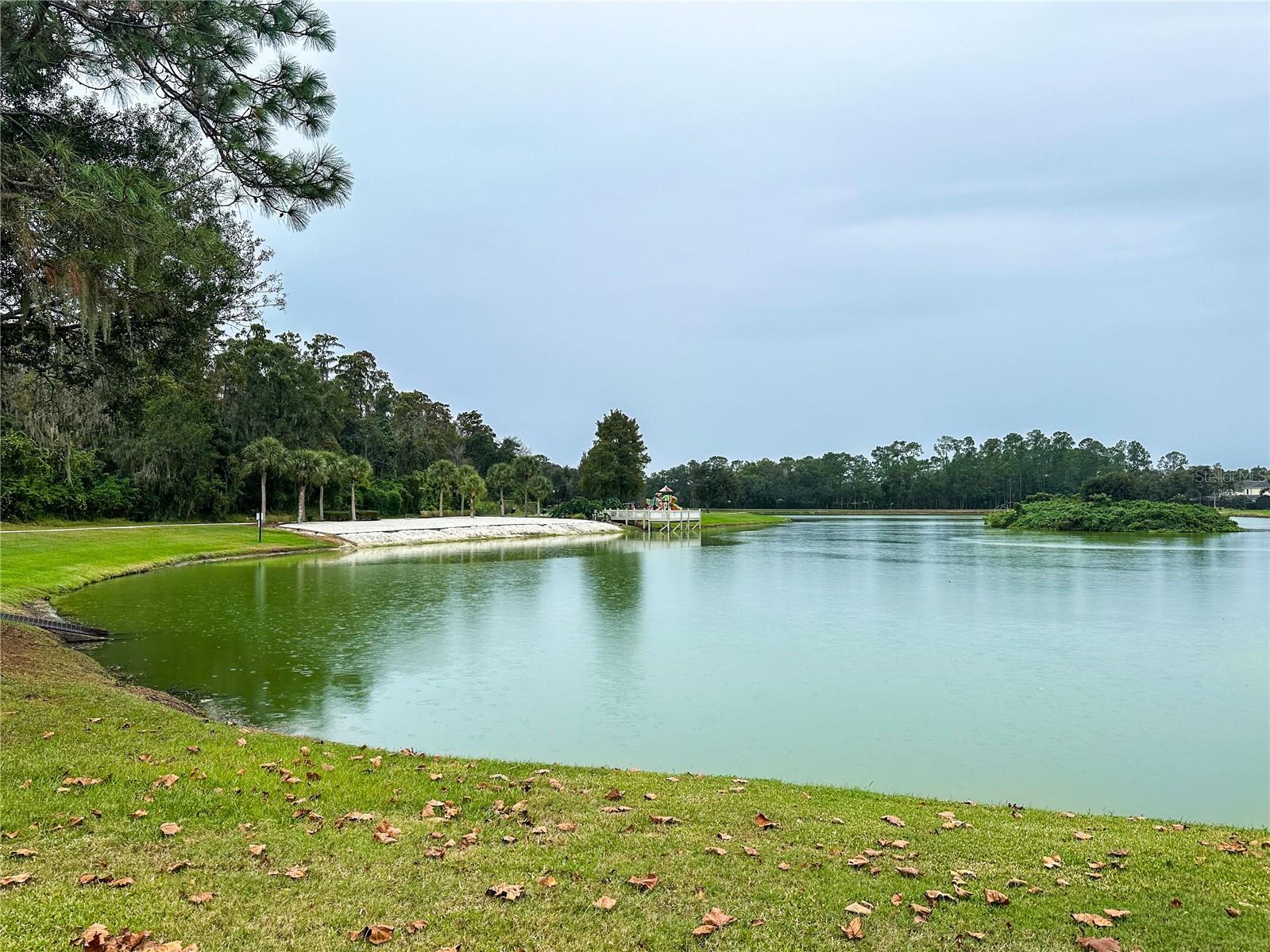 979 LAKE BERKLEY DR