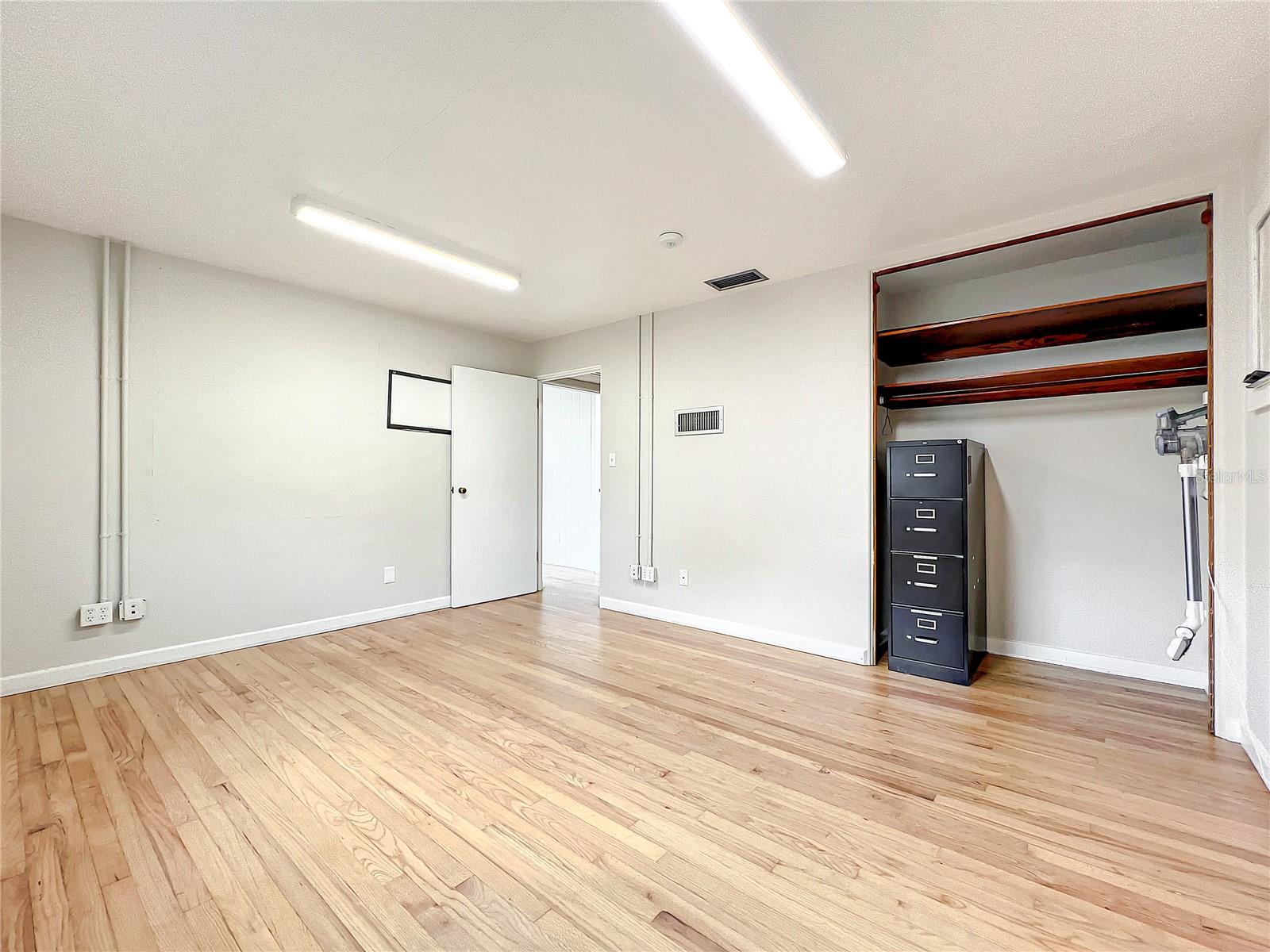 935 W MICHIGAN ST