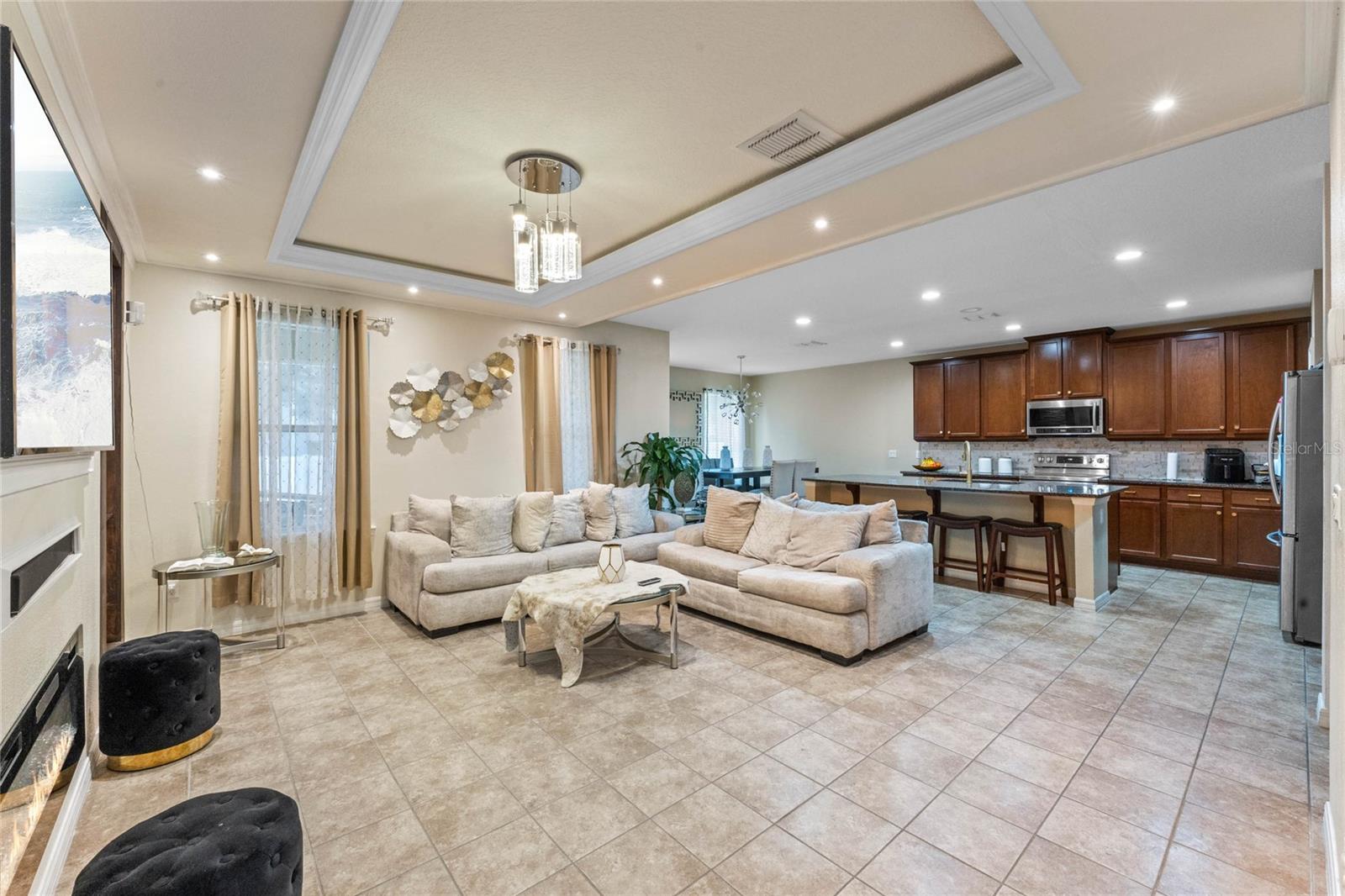 2728 STANWOOD DR