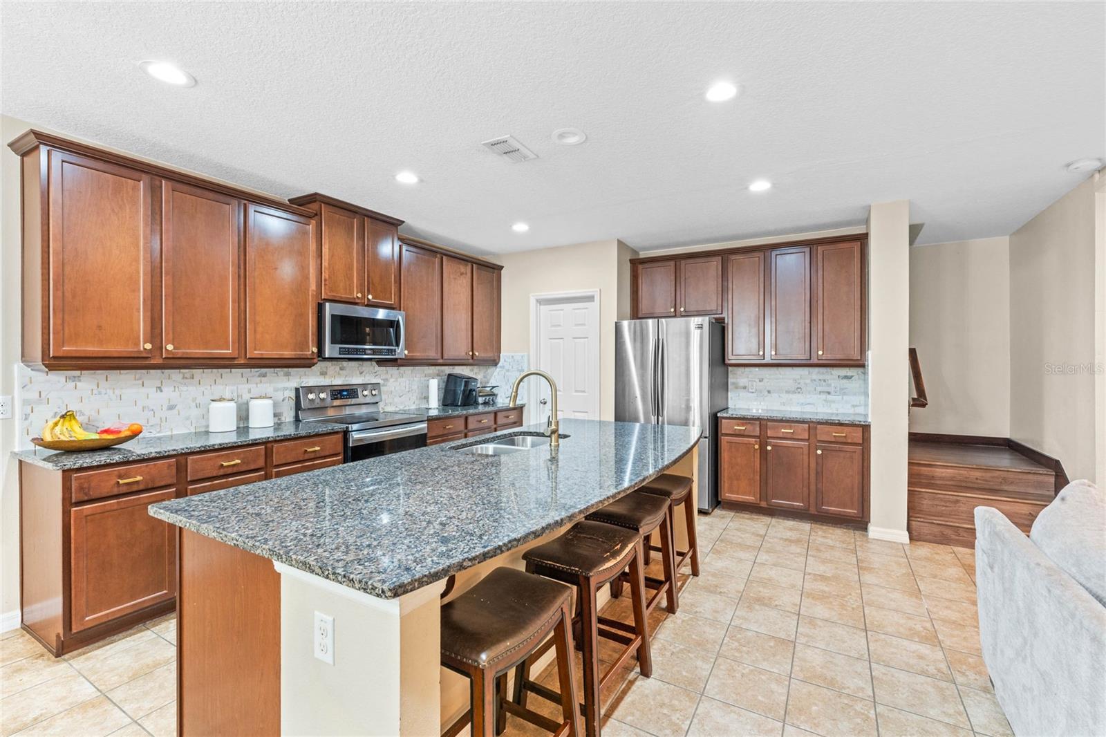 2728 STANWOOD DR
