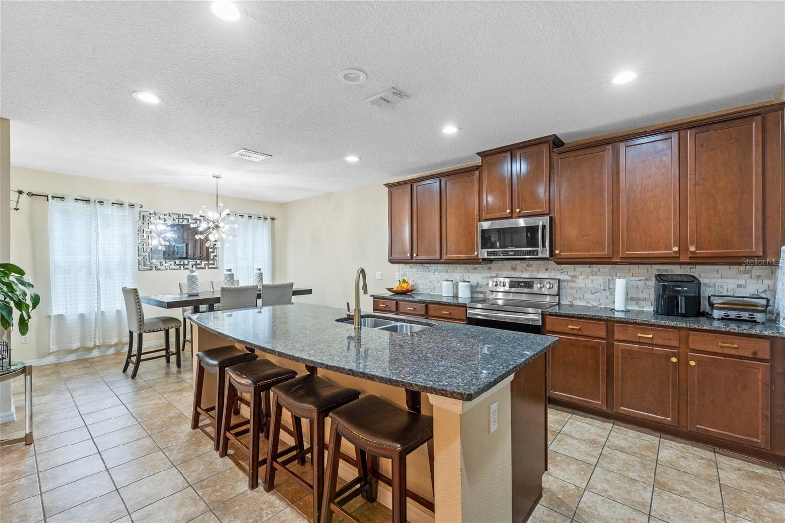 2728 STANWOOD DR
