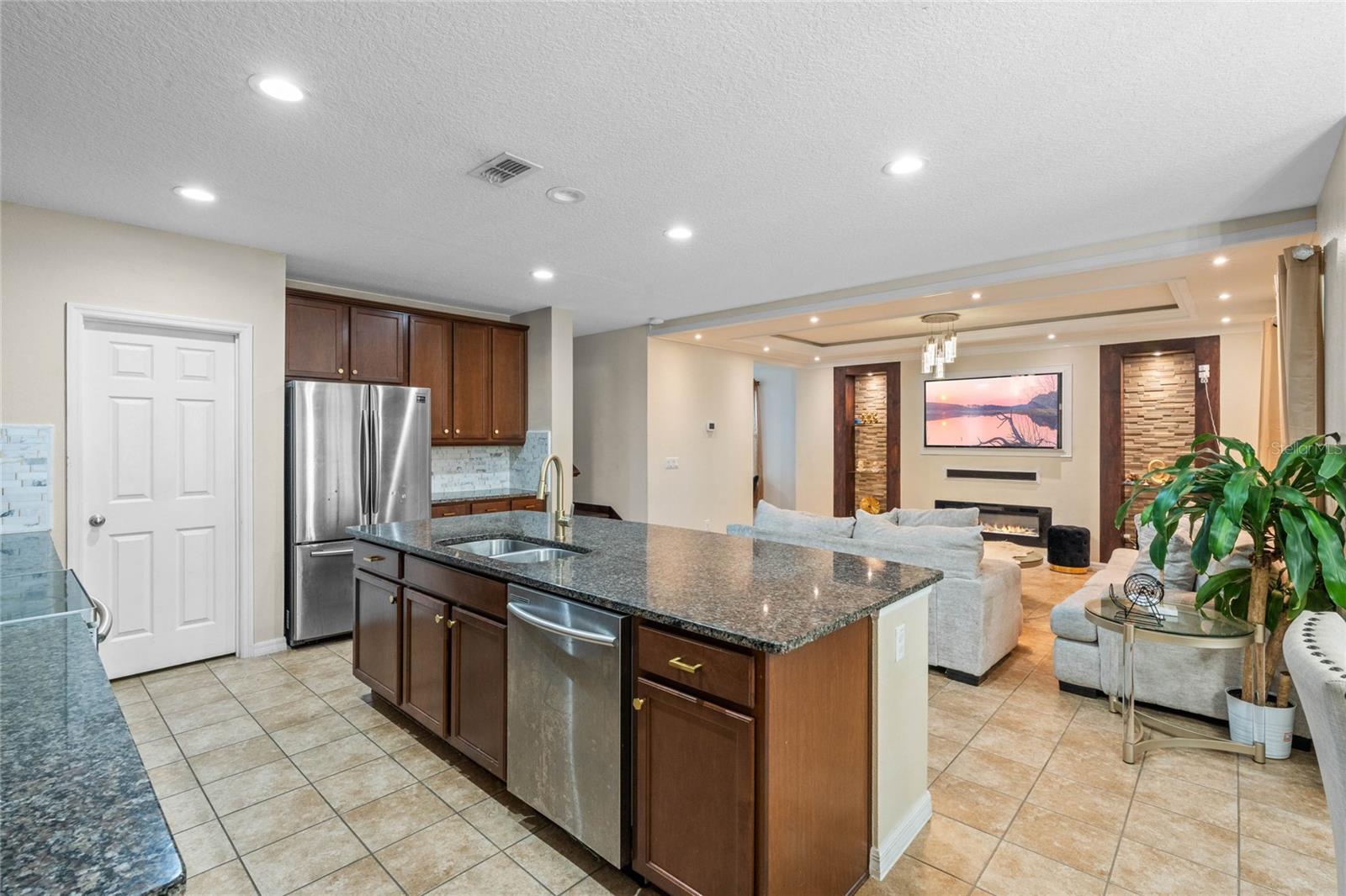 2728 STANWOOD DR