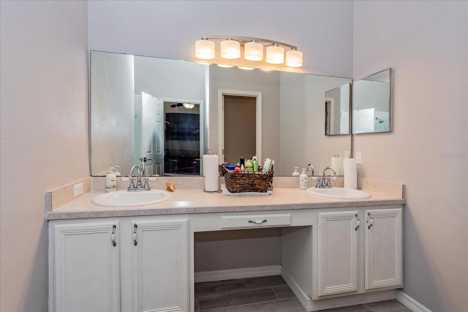 7926 MAGNOLIA BEND CT