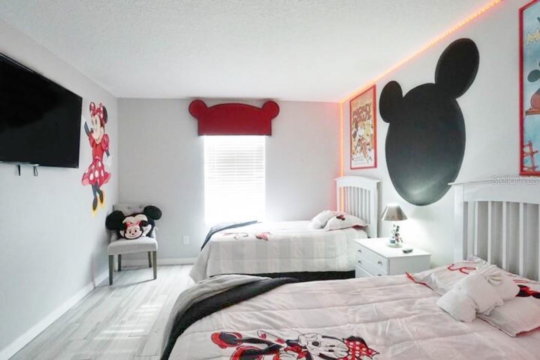 8573 LA ISLA DR