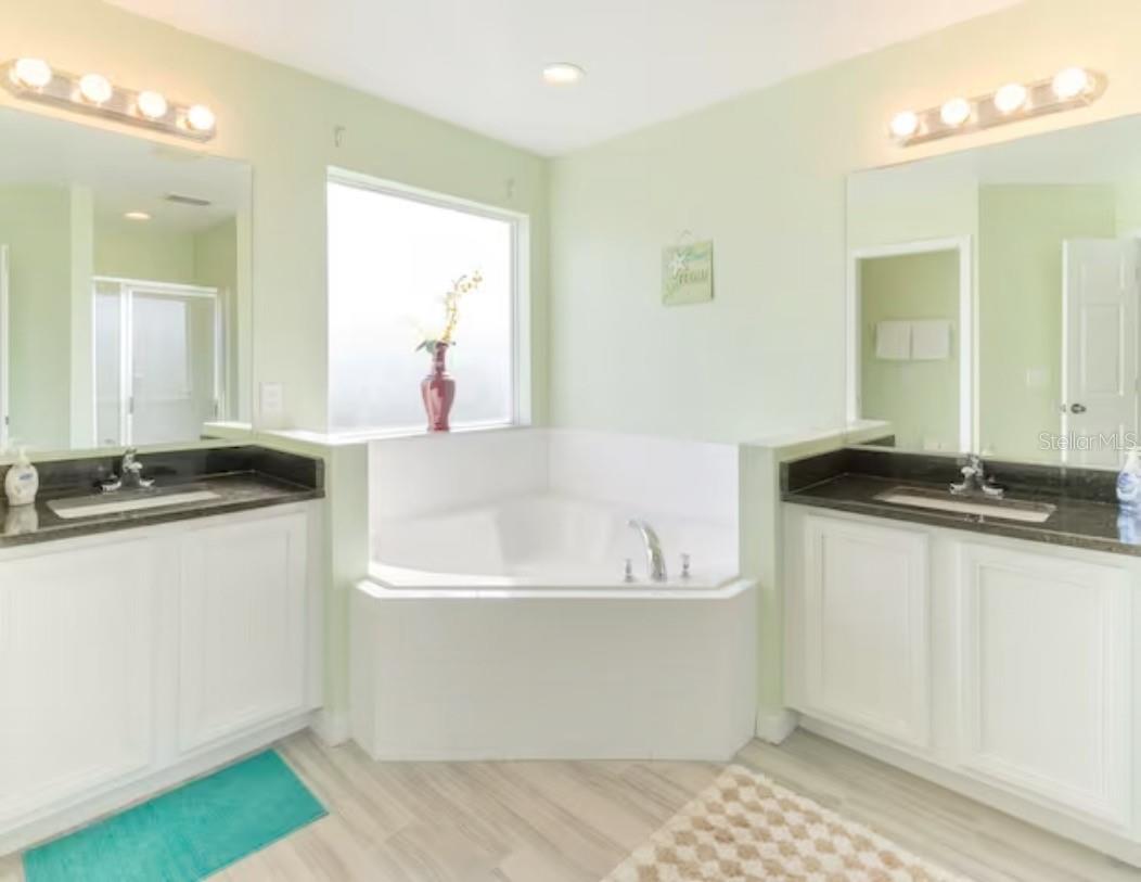 8573 LA ISLA DR