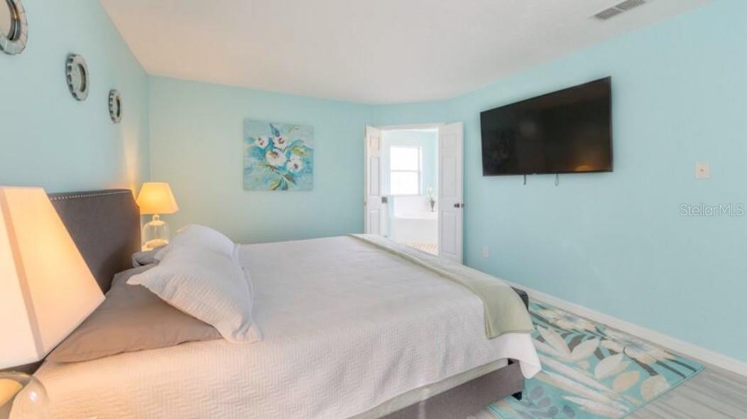 8573 LA ISLA DR