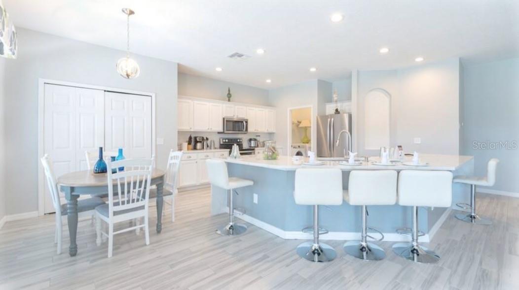 8573 LA ISLA DR