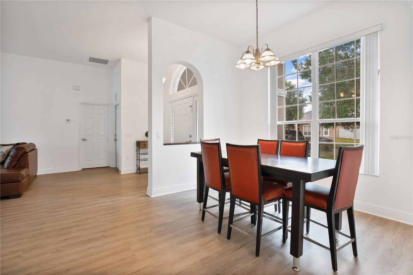 2457 HURON CIR