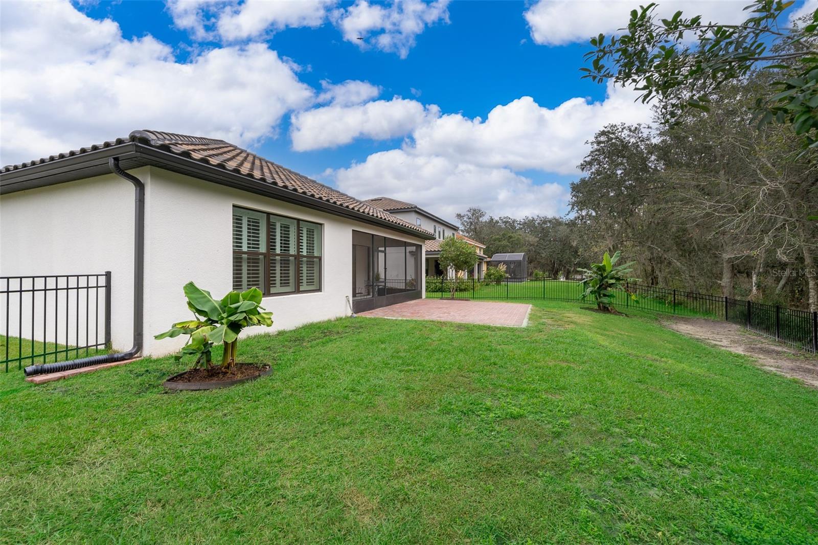 3885 CARRICK BEND DR