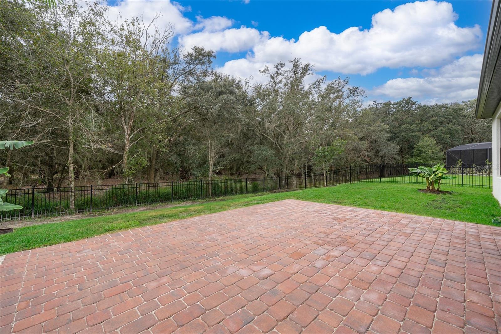 3885 CARRICK BEND DR