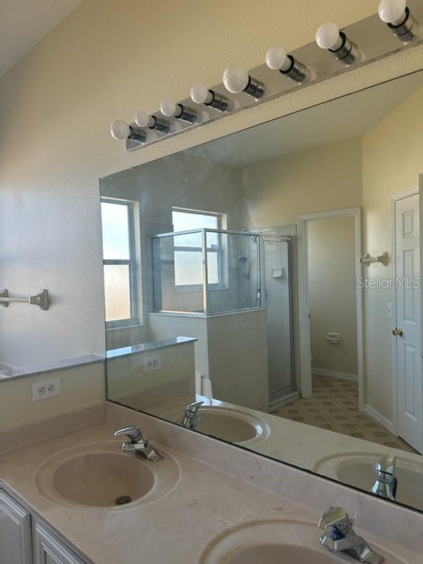 927 ALSACE DR