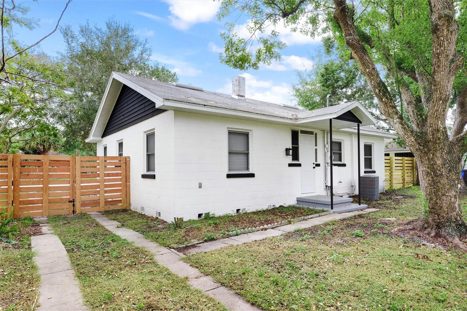 605 OLEANDER LN