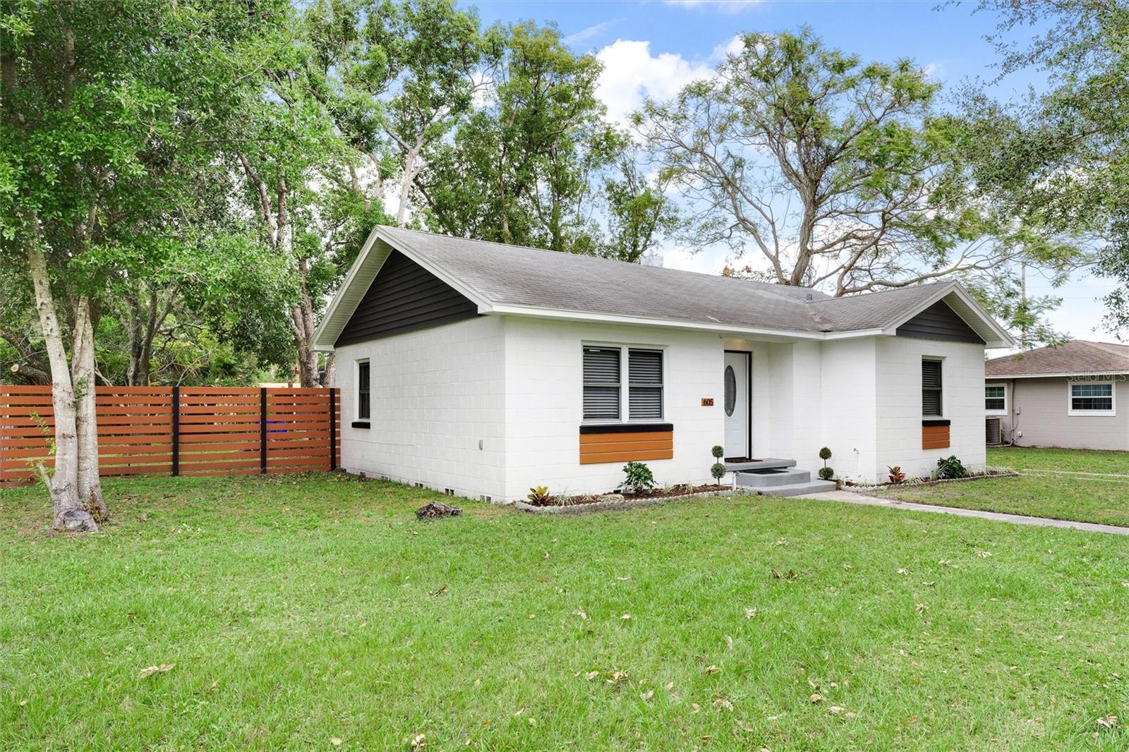 605 OLEANDER LN