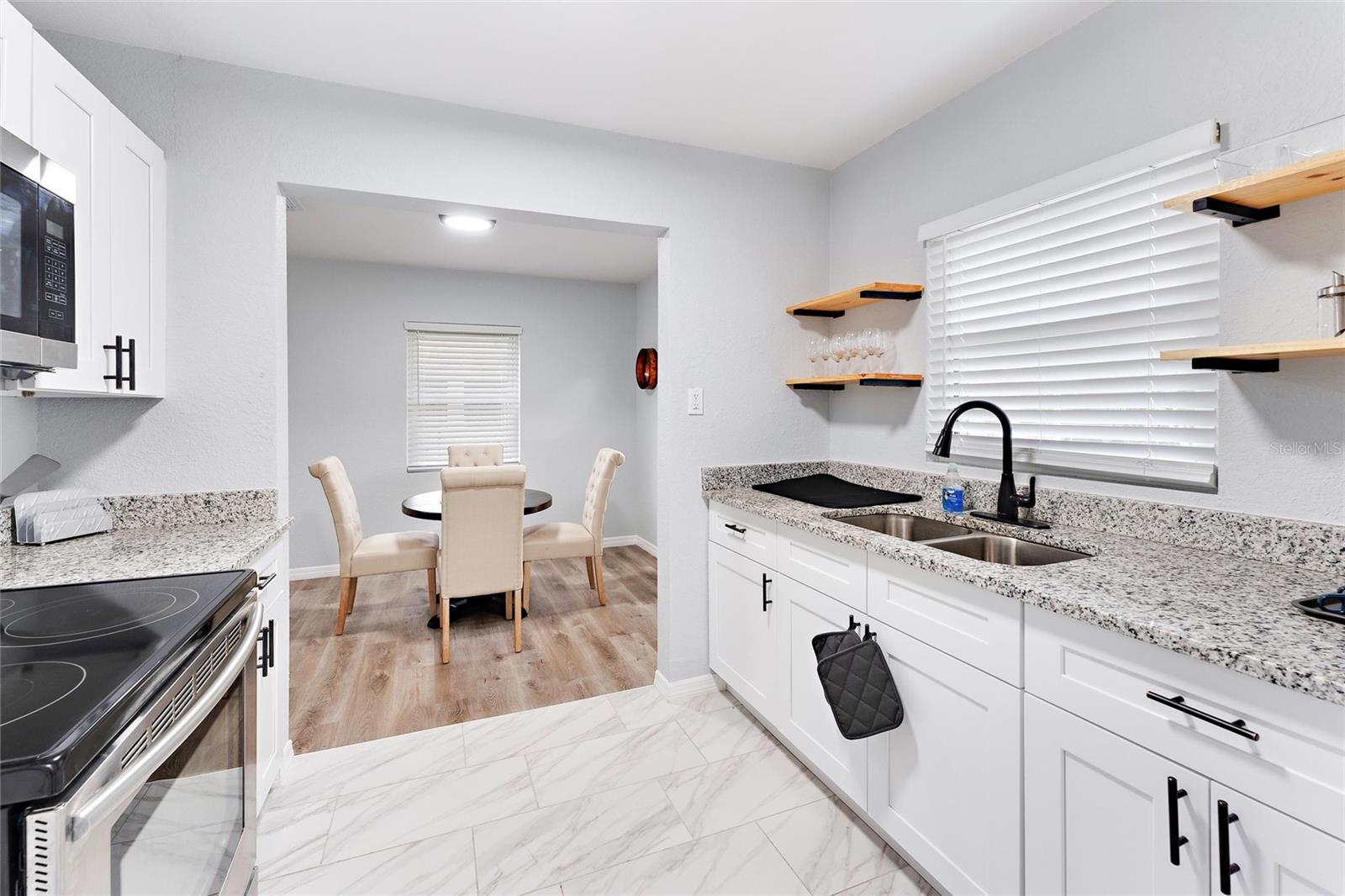 605 OLEANDER LN