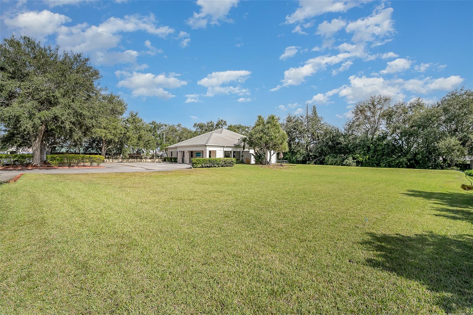 2180 N COURTENAY PKWY