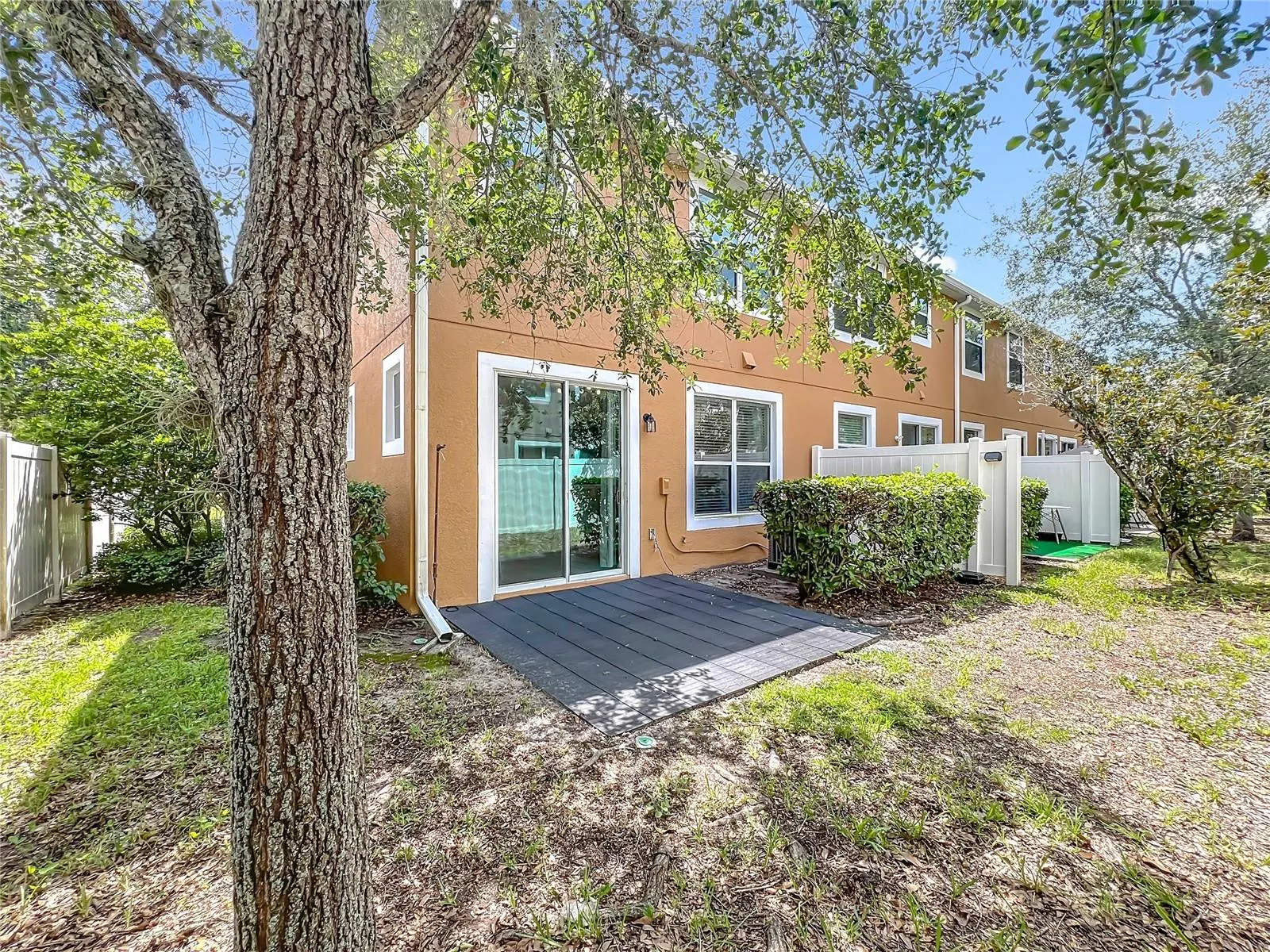 9575 SILVER BUTTONWOOD ST