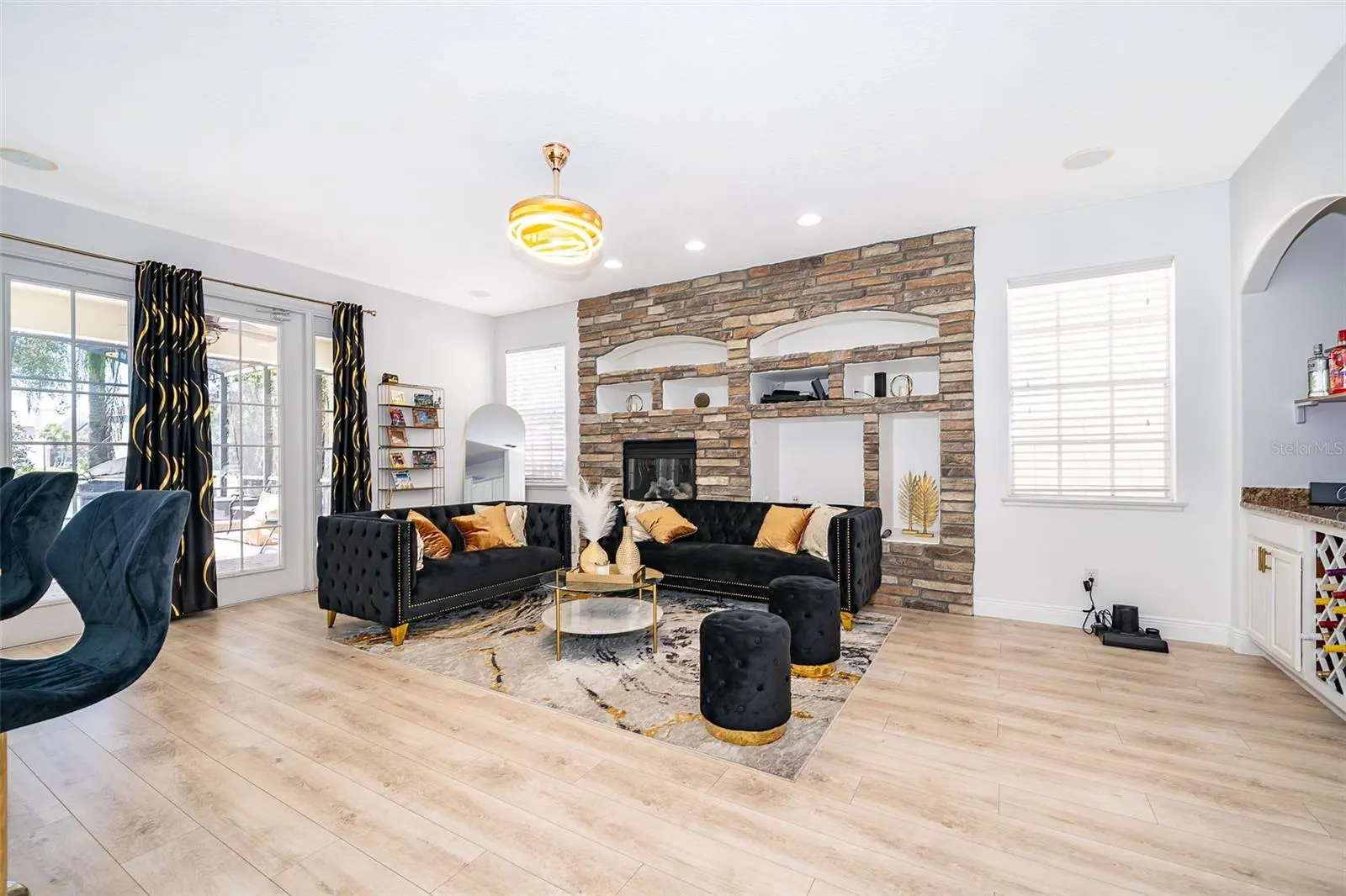 1938 CEDAR LAKE DR