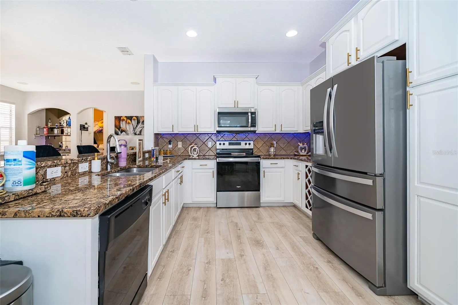 1938 CEDAR LAKE DR