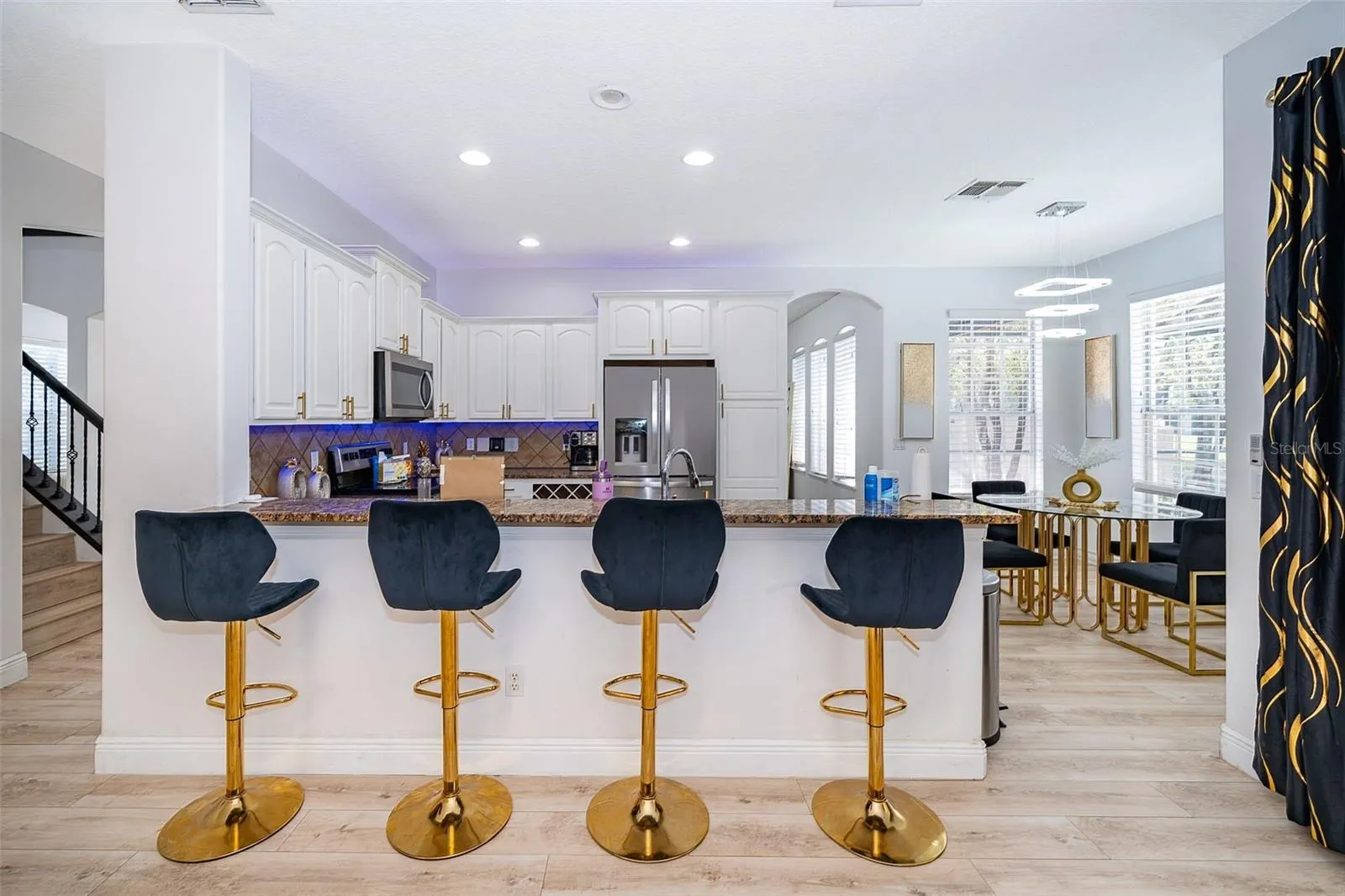1938 CEDAR LAKE DR