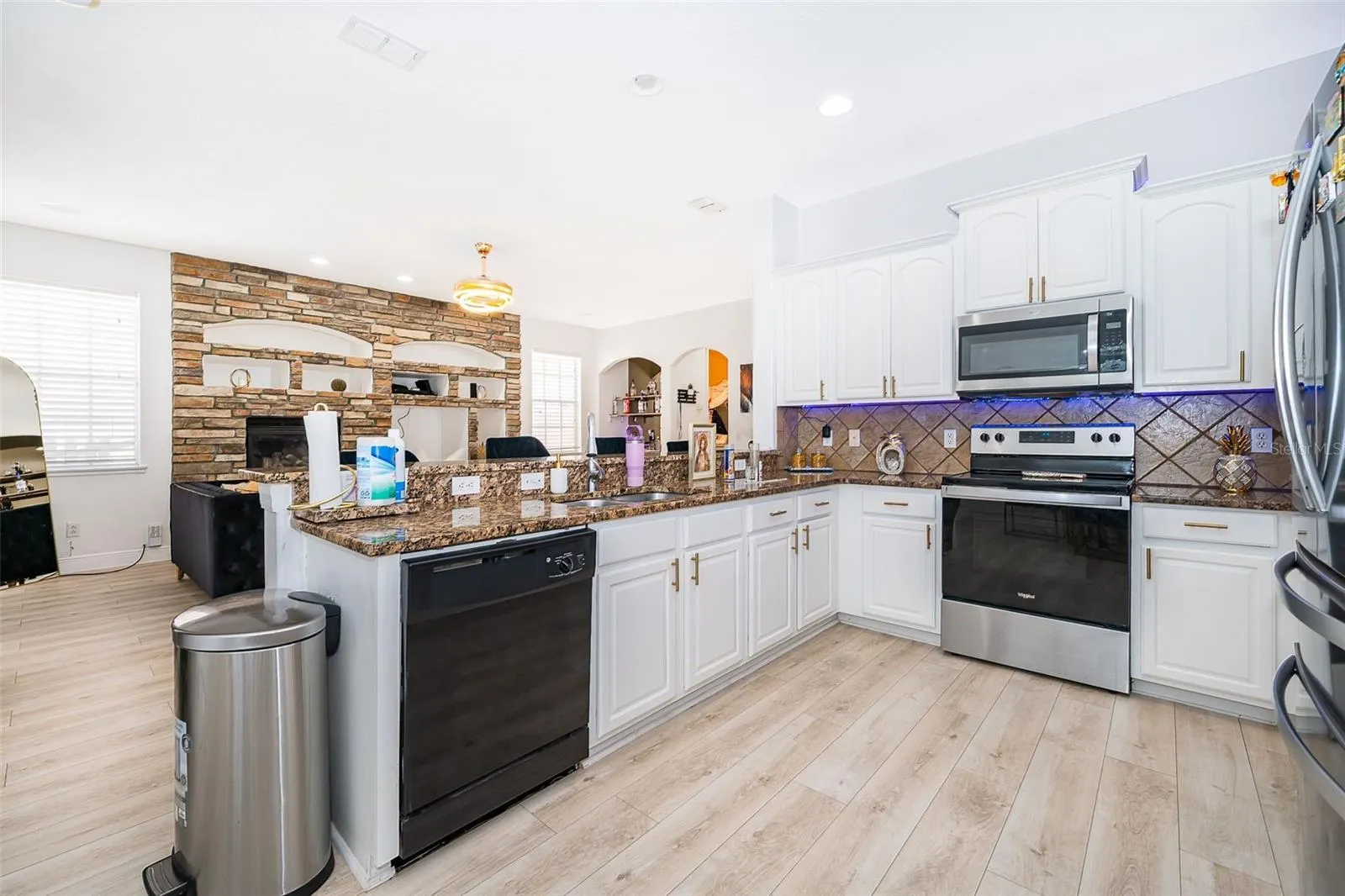 1938 CEDAR LAKE DR