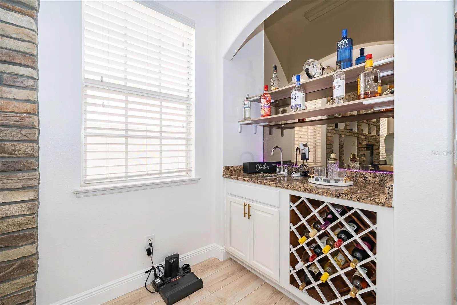 1938 CEDAR LAKE DR