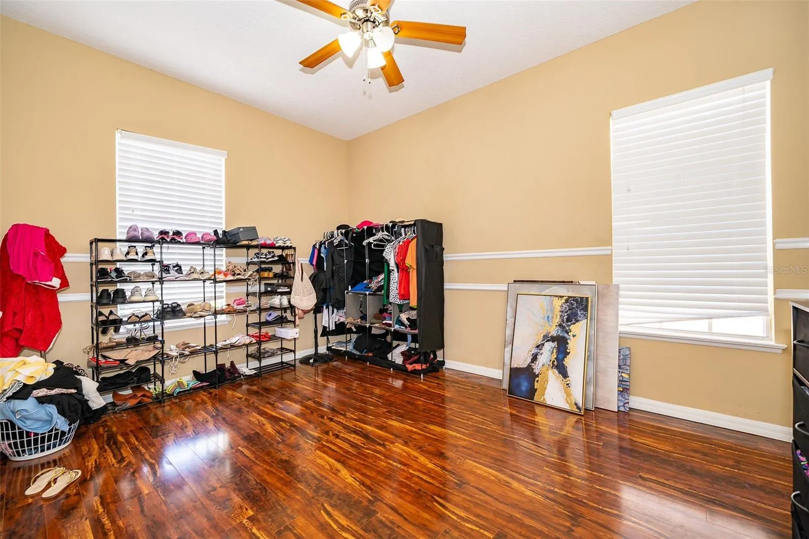 1938 CEDAR LAKE DR