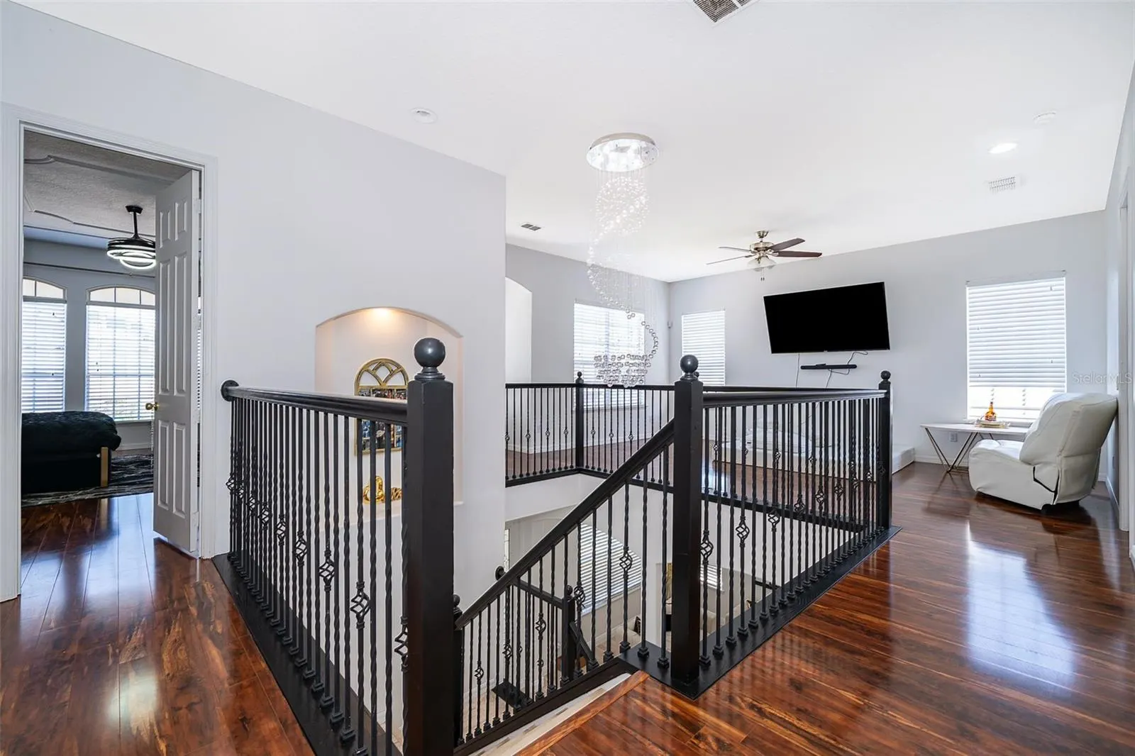 1938 CEDAR LAKE DR