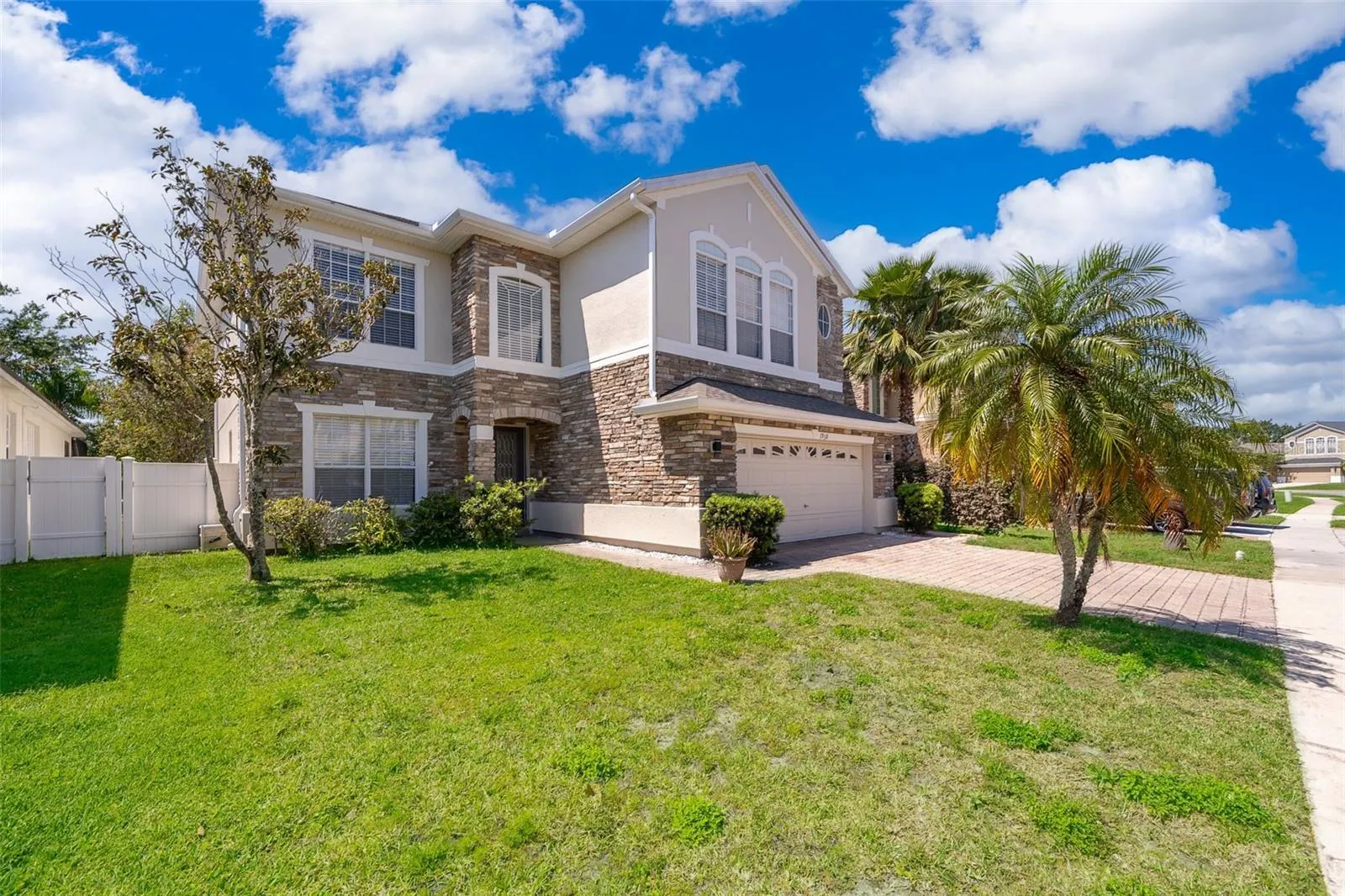 1938 CEDAR LAKE DR