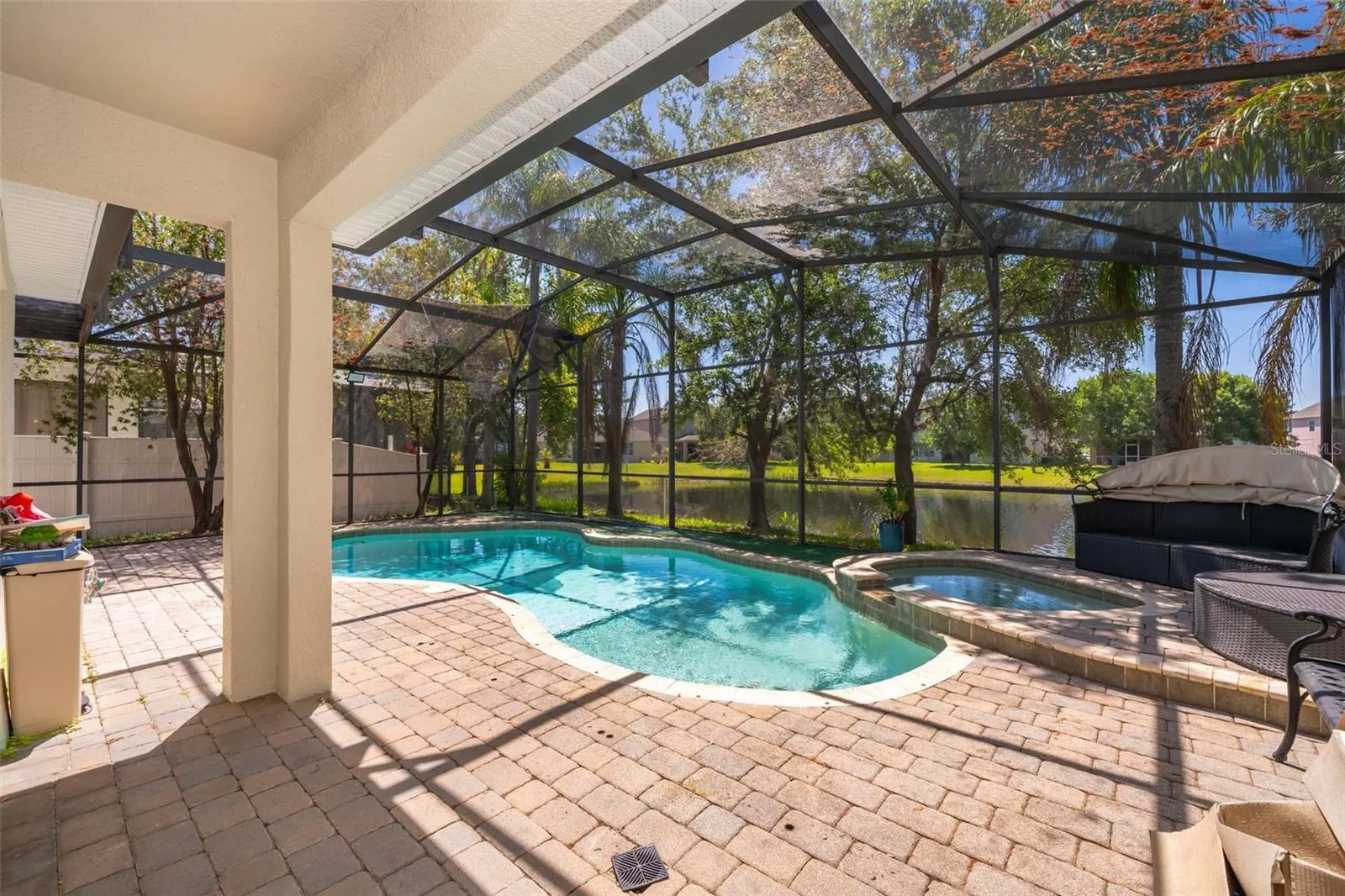 1938 CEDAR LAKE DR