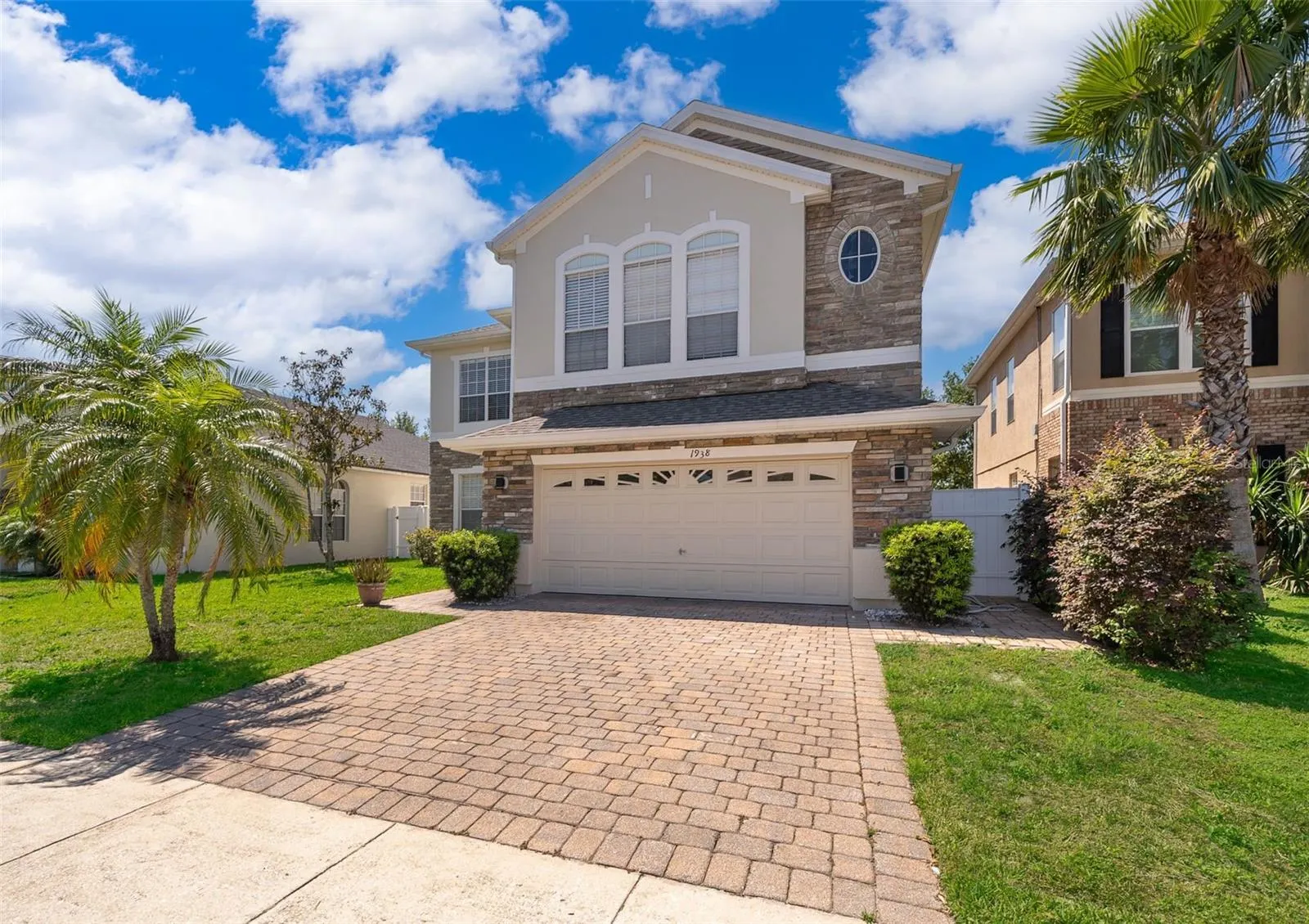 1938 CEDAR LAKE DR
