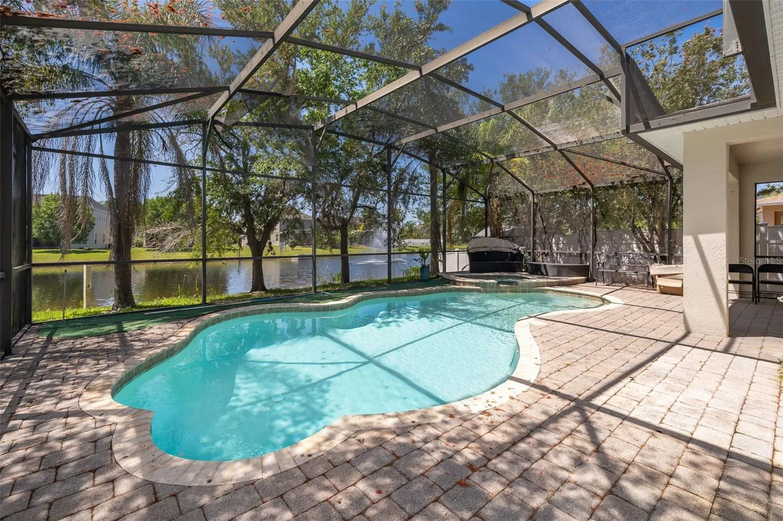 1938 CEDAR LAKE DR