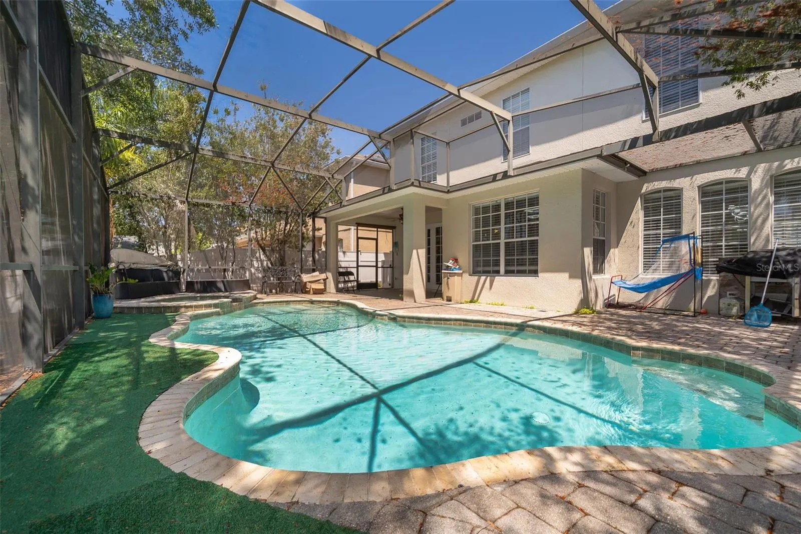 1938 CEDAR LAKE DR