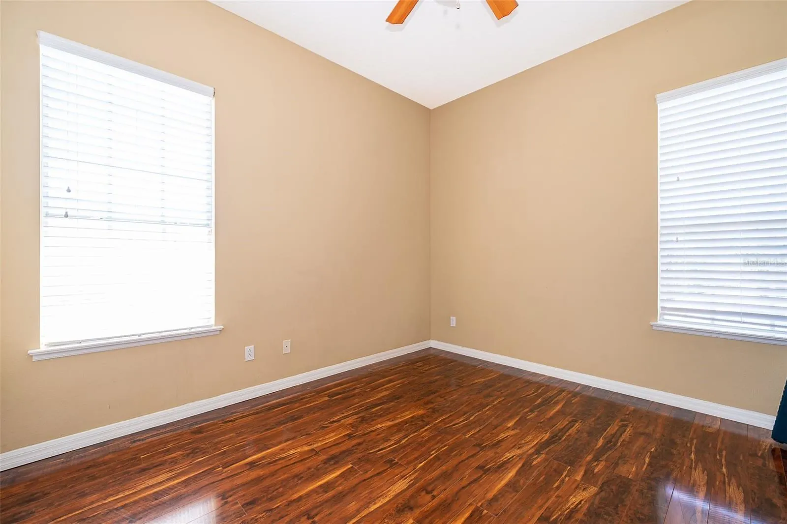 1938 CEDAR LAKE DR