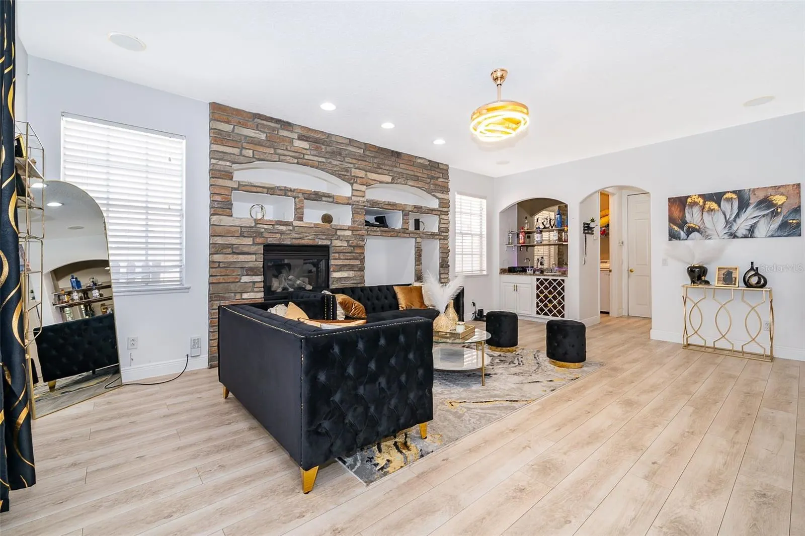 1938 CEDAR LAKE DR